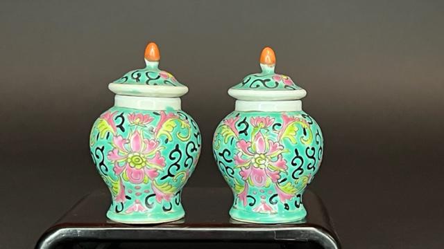 PAIR OF CHINESE MINIATURE LIDDED TEMPLE JARS (1 of 4)