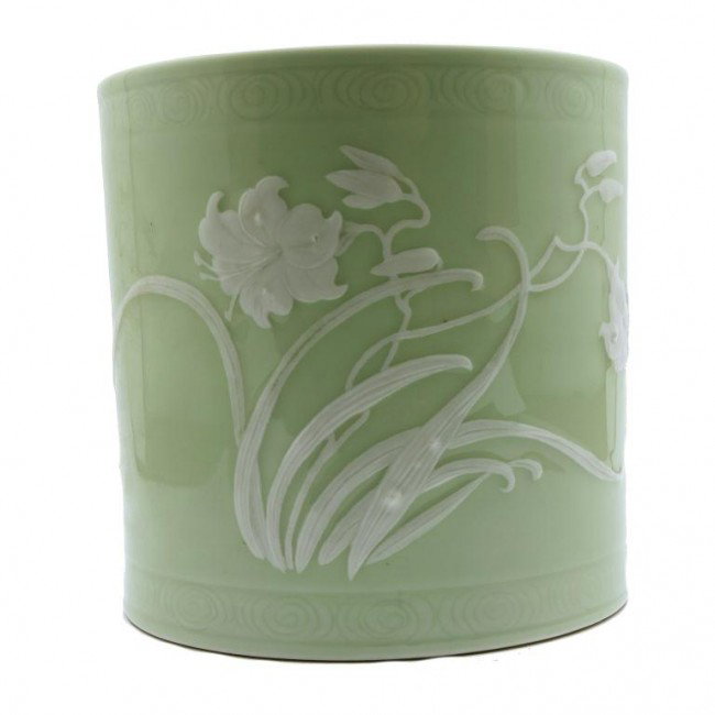 CHINESE LIGHT GREEN PORCELAIN BRUSH POT: H: 6 1/2 in. (16.5cm) x D: 6 1/2 in. (16.5cm), heavily glazed, and carved with scroll borders, decorated with swaying flowers and tendrils, calligraphy bearing Mao Tse Tung quote