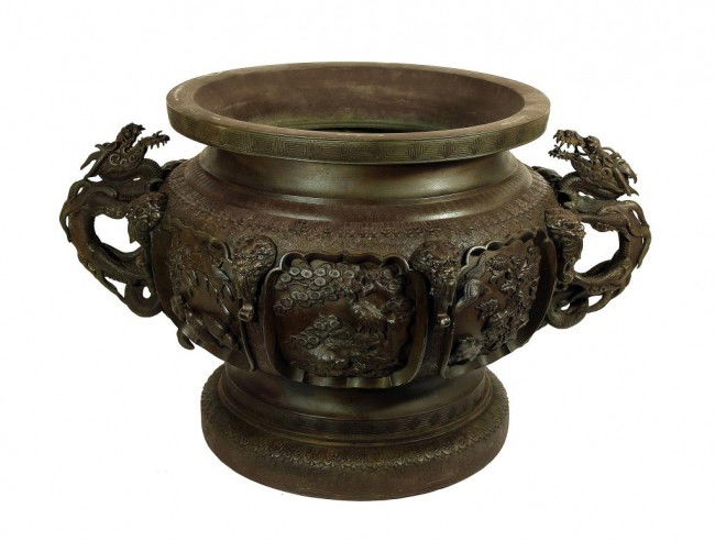 LARGE FAMILLE ROSE OCTAGONAL PORCELAIN JARDINIERE: H: 16 3/4 in. (42cm) x Diameter: 18 1/8 in. (46cm), hand-painted on the six of the panels with a lady playing with three boys in a garden, a five clawed dragon chasing flaming pearl, a kilin at play,