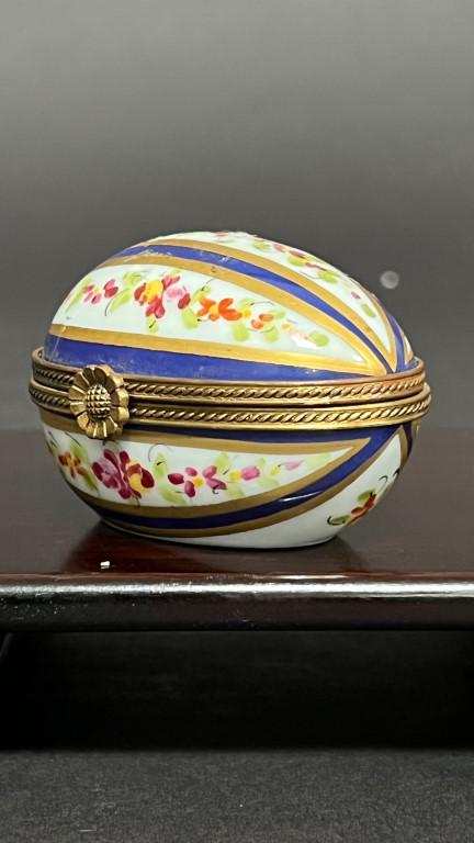 AN EGG-SHAPED PILL BOX (1 of 4)