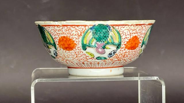 IRON RED CHINESE BOWL, SQUARED SEAL ON THE BASE (1 of 6)