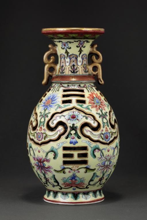 CHINESE YELLOW GROUND PUZZLE VASE: H: 8 in.(20cm)
