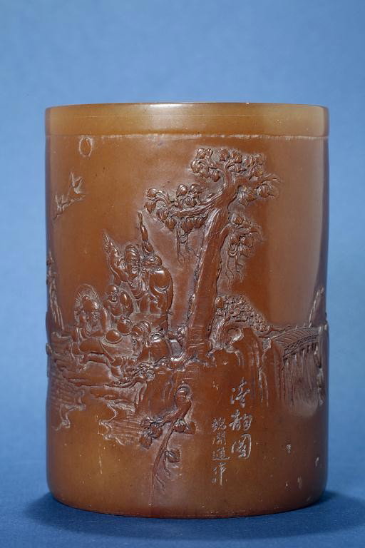 FINE ANTIQUE CARVED SOAPSTONE BRUSHPOT: Diameter: 3 7/8 in.(9.9cm) x H: 5 1/4 in.(13.4cm)