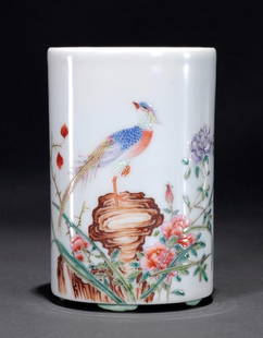 CHINESE FAMILLE ROSE CYLINDRICAL BRUSHPOT: Diameter: 2 5/8 in.(7cm) x H: 4 in.(10cm)