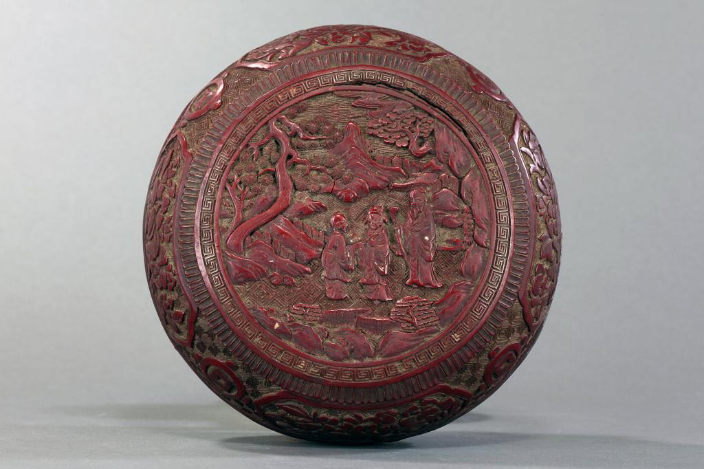 ANTIQUE CHINESE CARVED CINNABAR BOX AND COVER: Diameter: 6 1/8 in. (15.5cm) x H: 3 1/2 in. (9cm)