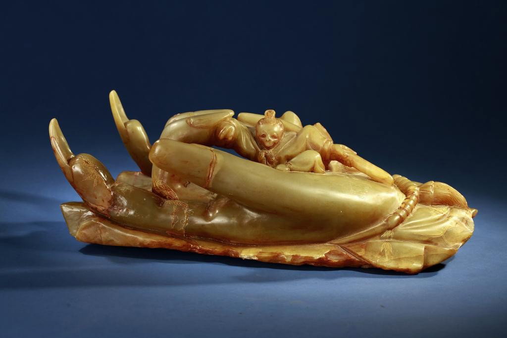 CHINESE CARVED SOAPSTONE FIGURE OF BUDDHA'S HAND: L: 16 3/4 in.(42.5cm) x H: 5 3/8 in.(13.5cm)