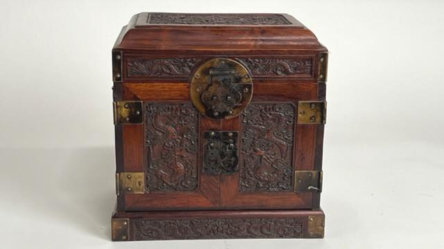 CHINESE WOODEN JEWELRY BOX (1 of 5)