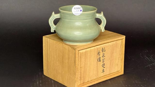CHINESE CELADON POT, WITH WOODEN BOX (1 of 6)