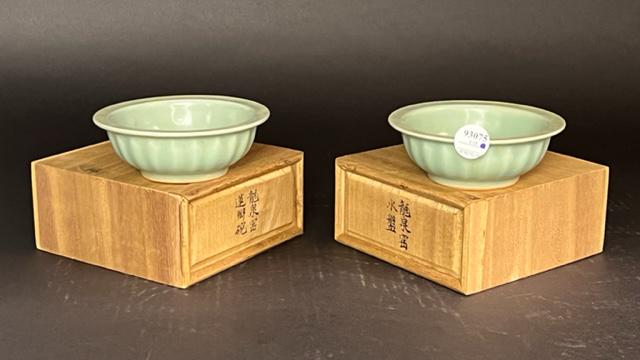 PAIR OF CHINESE CELADON BOWLS, WITH STORAGE BOX (1 of 6)