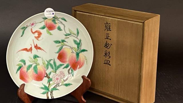 CHINESE PORCELAIN PLATE, OF NINE PEACHES (1 of 6)