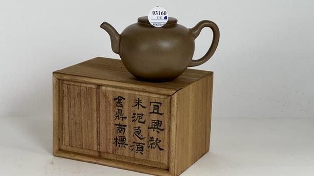 AN ASIAN EARTHENWARE TEAPOT (1 of 6)
