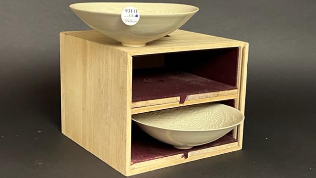 PAIR OF CONICAL CELADON BOWLS, WITH BOX (1 of 6)