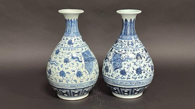 PAIR OF CHINESE BLUE AND WHITE PEAR-SHAPED VASES (1 of 6)