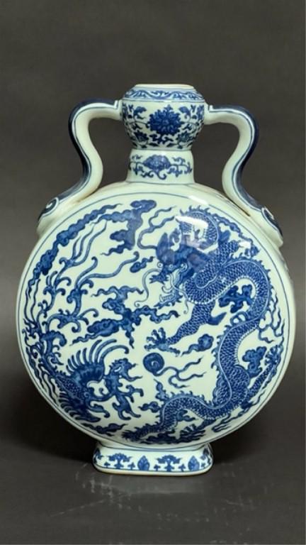 MAGNIFICENT CHINESE BLUE AND WHITE MOONFLASK (1 of 6)