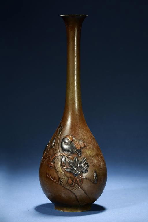 JAPANESE BRONZE AND SILVER IN-LAID BOTTLENECK VASE: Edo Period. H: 9 3/4 in.(24.5cm)