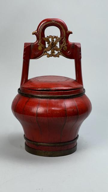 CHINESE RED LACQUERED TRAVELING BOX (1 of 5)
