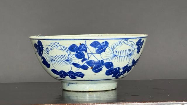 SMALL KOREAN BLUE AND WHITE BOWL (1 of 6)