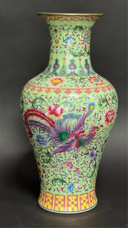 MAGNIFICENT CHINESE GREEN GROUND VASE (1 of 6)