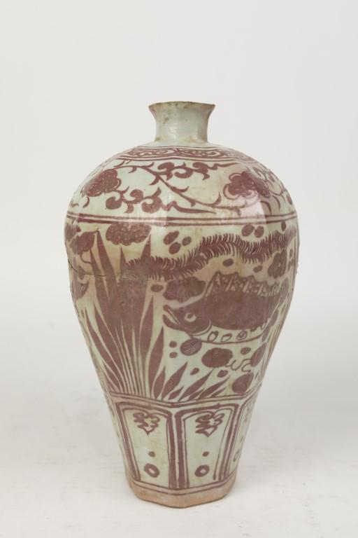 CHINESE IRON RED & WHITE OCTAGONAL MEIPING VASE (1 of 10)