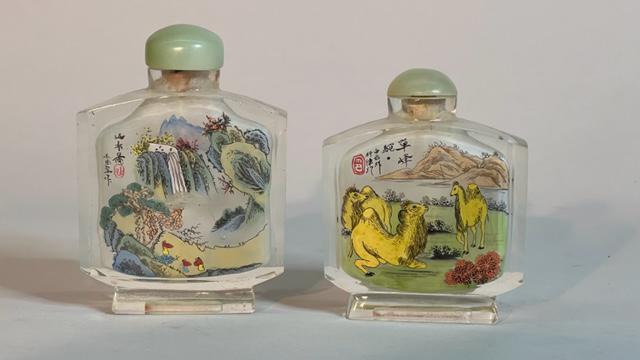 TWO REVERSE-PAINTED GLASS SNUFF BOTTLES (1 of 5)
