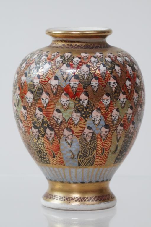 FINE JAPANESE SATSUMA FIGURAL VASE (1 of 4)