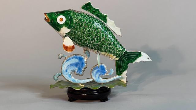 CHINESE FIGURAL TABLE ORNAMENT, OF A LEAPING FISH (1 of 5)