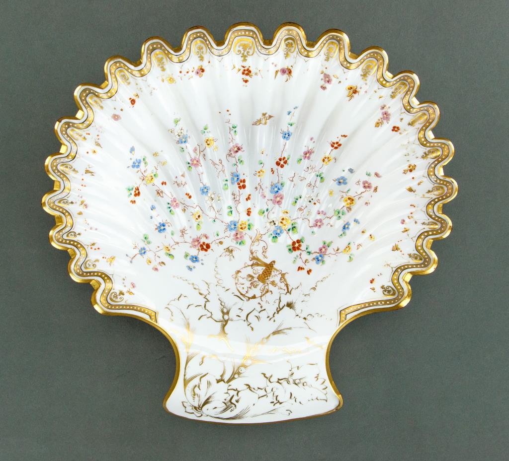 SHELL SHAPED OVERLAY GLASS DISH (1 of 4)