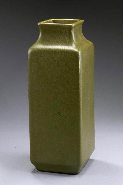 ANTIQUE CHINESE SQUARE TEA DUST VASE: Seal mark to read Qianlong reign on the base. H: 9 5/8 in.(24.5cm)