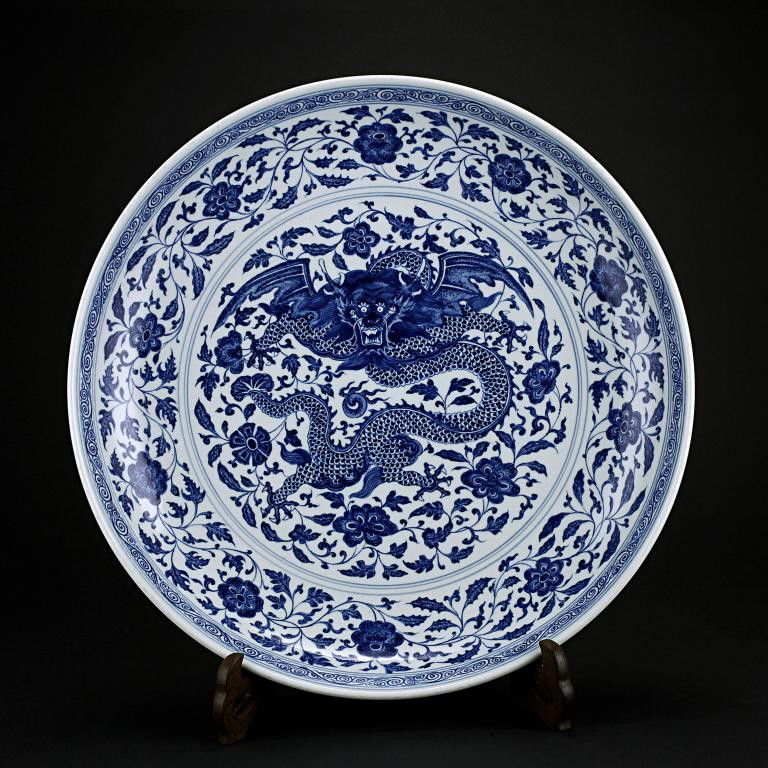 188: MAGNIFICENT CHINESE BLUE AND WHITE &lsquo;DRAGON&rsquo; PLATE