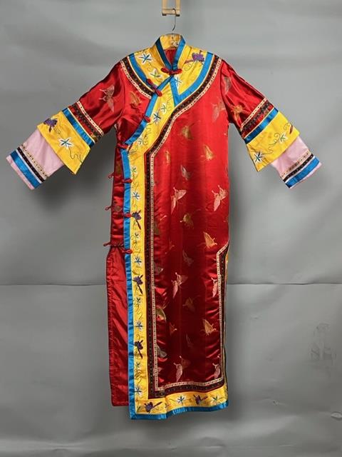 BEAUTIFUL CHINESE SILK ROBE (1 of 12)
