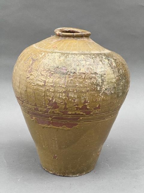 ANTIQUE CHINESE CERAMIC VASE (1 of 3)