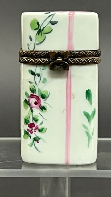 SMALL PORCELAIN HINGED PILL BOX: In rectangular form, painted with floral design over white ground