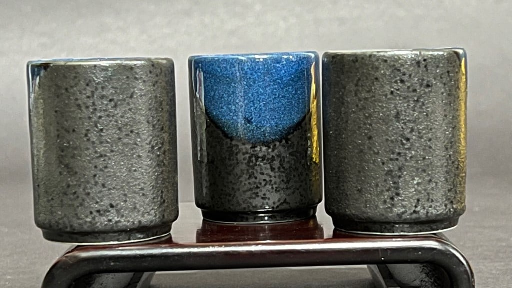 GROUP OF THREE SAKE CUPS: In gray and blue color, with black specks all over the body