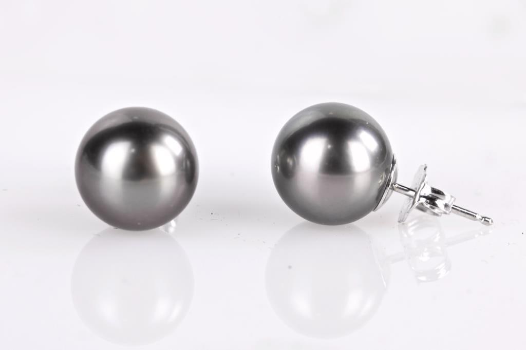 PAIR OF BLACK PEARL EARRINGS (1 of 3)