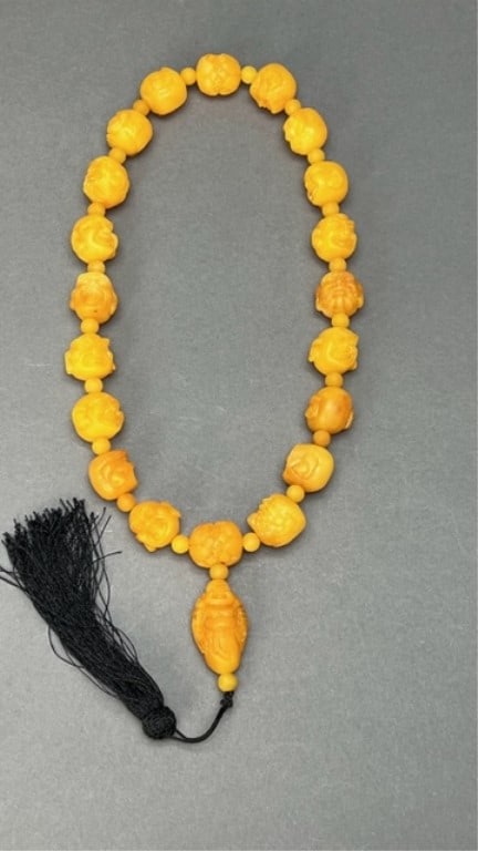 FINE CARVED CHINESE AMBER BEADED NECKLACE (1 of 9)