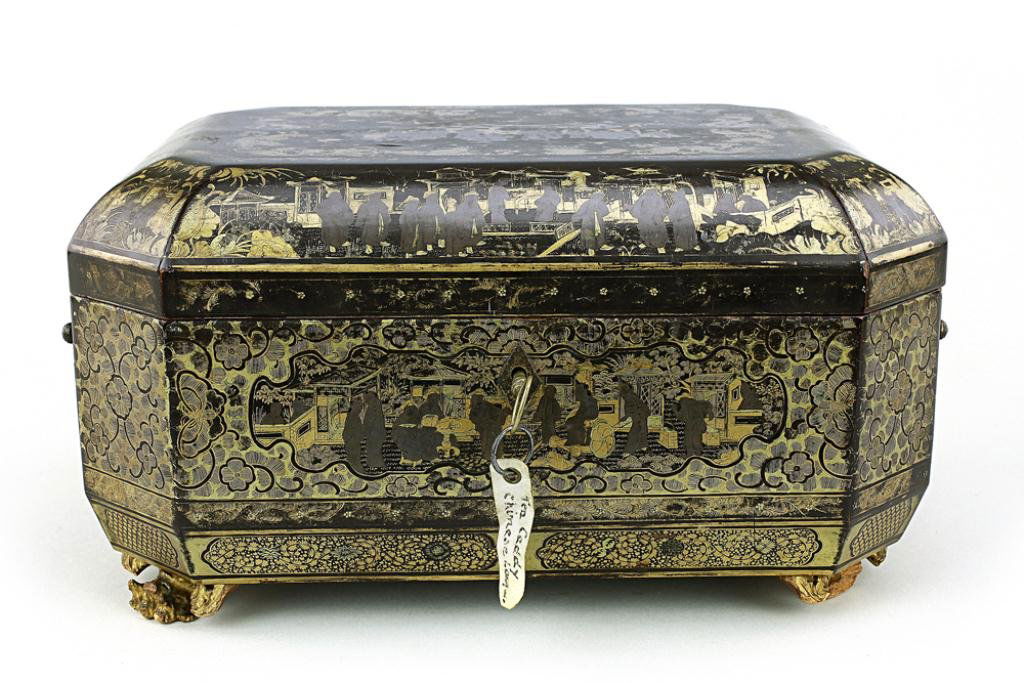 ANTIQUE CHINESE LACQUERED TEA CADDY