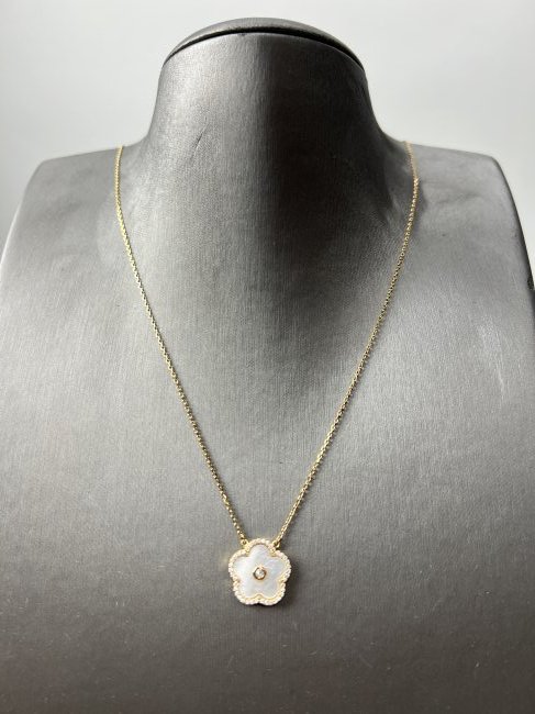VAN CLEEF & ARPELS -STYLE FLOWER PENDANT NECKLACE (1 of 1)
