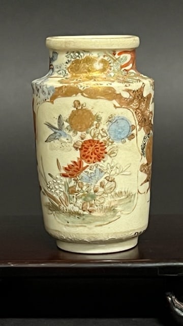 SMALL JAPANESE SATSUMA VASE (1 of 5)