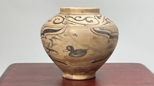 KOREAN POTTERY JAR WITH DUCKS (1 of 5)