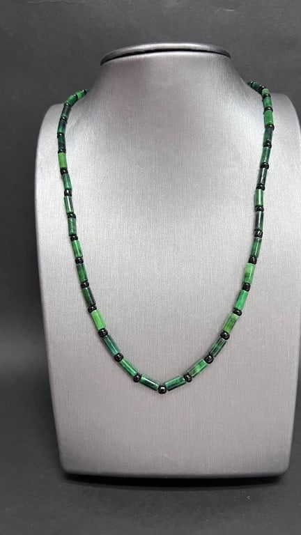 GREEN JADE NECKLACE (1 of 3)
