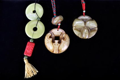 SET OF 3 JADE PENDANTS