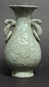 CHINESE CELADON CRACKLEWARE VASE