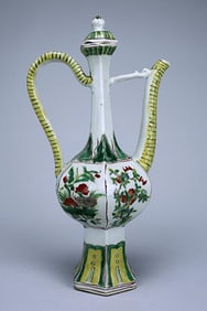 CHINESE FAMILLE VERTE PORCELAIN EWER