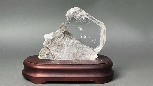 CHINESE NATURAL CRYSTAL STONE ON STAND
