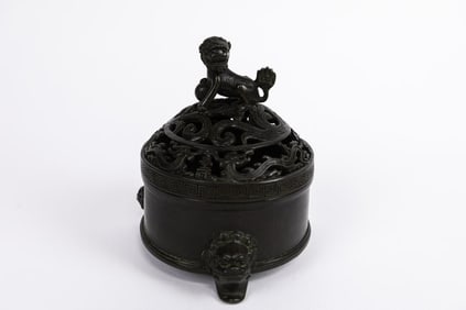 CHINESE BRONZE BOX WITH RETICULATED COVER