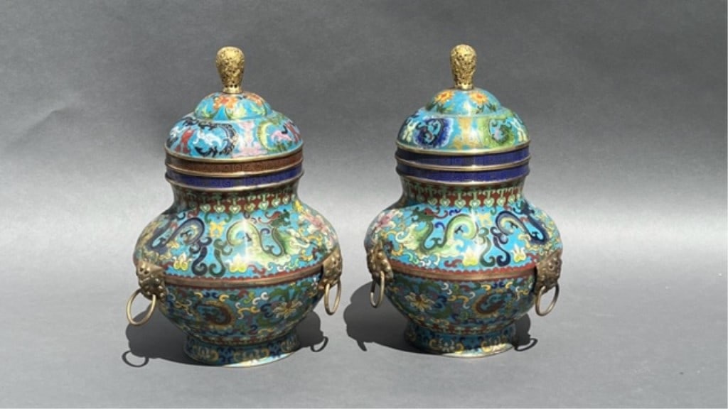 PAIR OF CHINESE CLOISONNE LIDDED JARS (1 of 4)