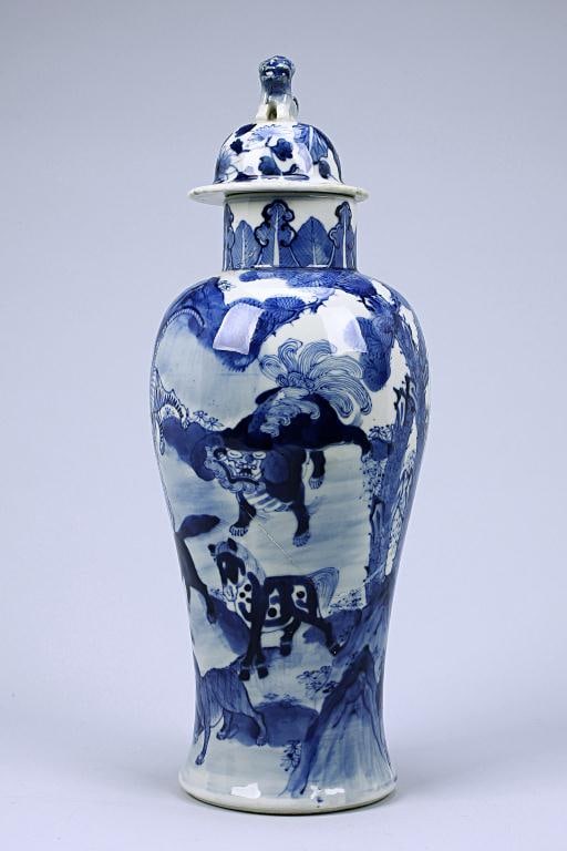 CHINESE BLUE AND WHITE TEMPLE JAR (1 of 5)
