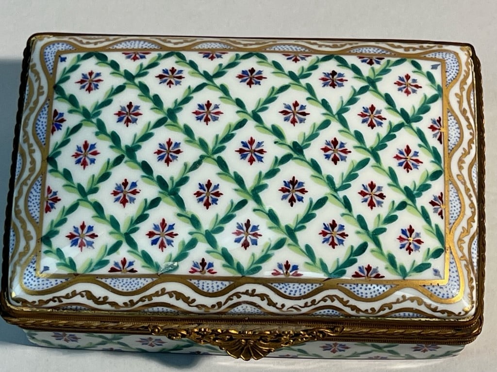 BEAUTIFUL FRENCH LIMOGES PORCELAIN JEWELRY BOX: With floral motif, and mark on the bottom. L: 6 in. H: 4 in.