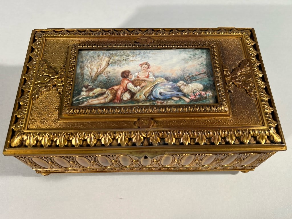 A RECTANGULAR GILT BRONZE JEWELRY BOX (1 of 5)