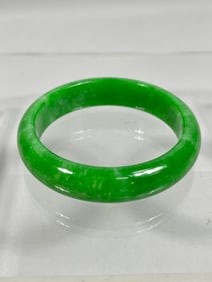 CHINESE GREEN JADEITE BANGLE, WITH CERTIFICATE